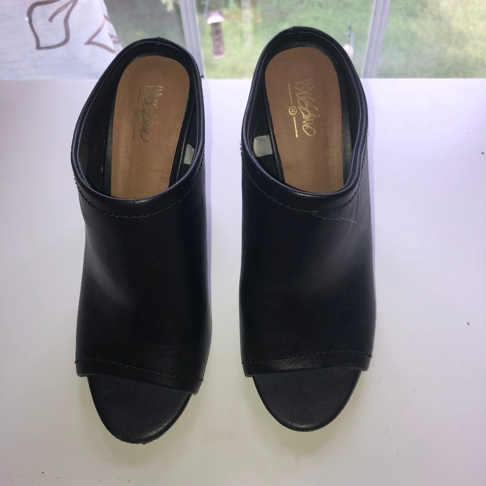 Black Peep toe sandals 7.5